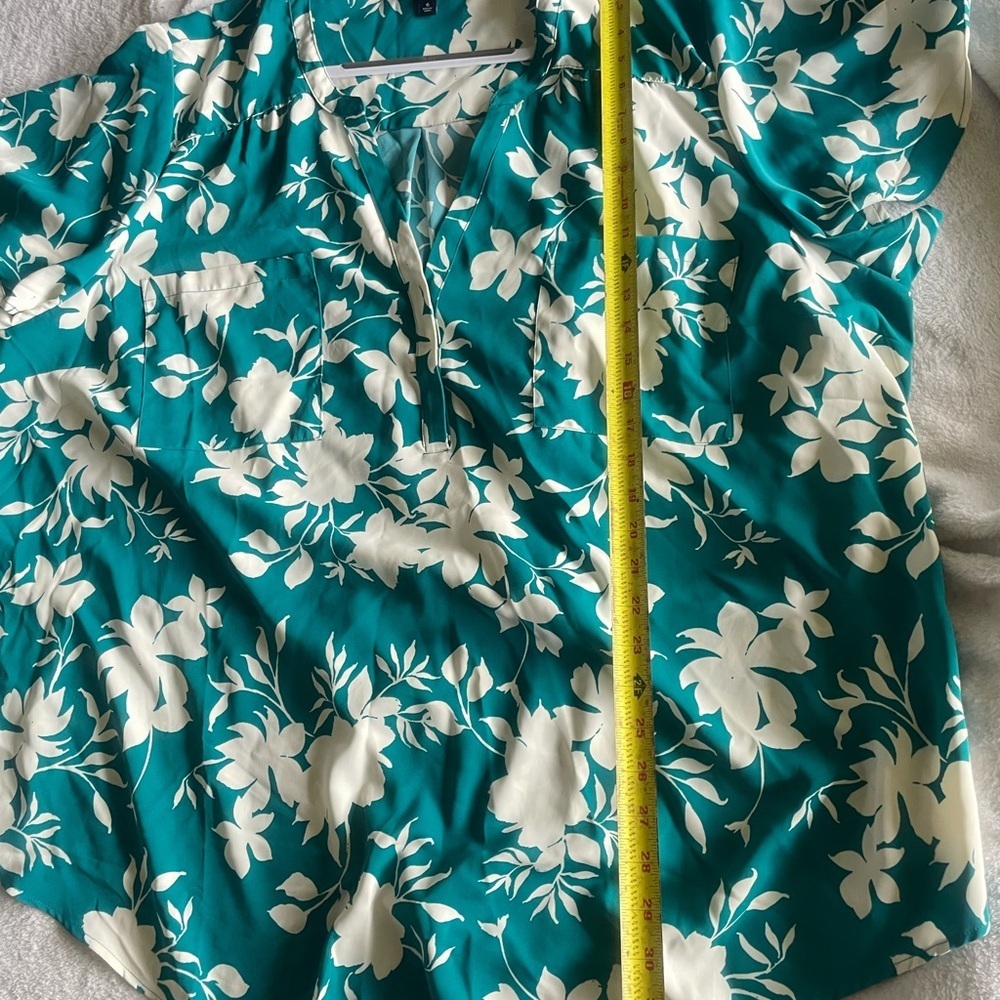 Torrid plus size Floral Teal and White/off white Women's Top Torrid size 6(6x) - Picture 8 of 8